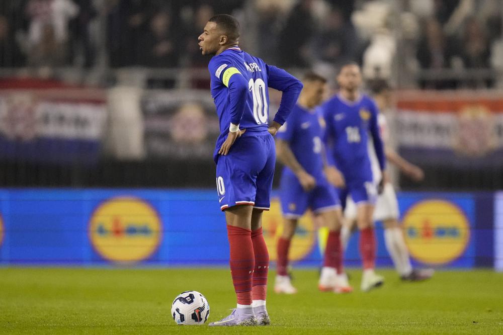 西媒：皇马10名后卫伤了6人，3天后就要对阵曼城